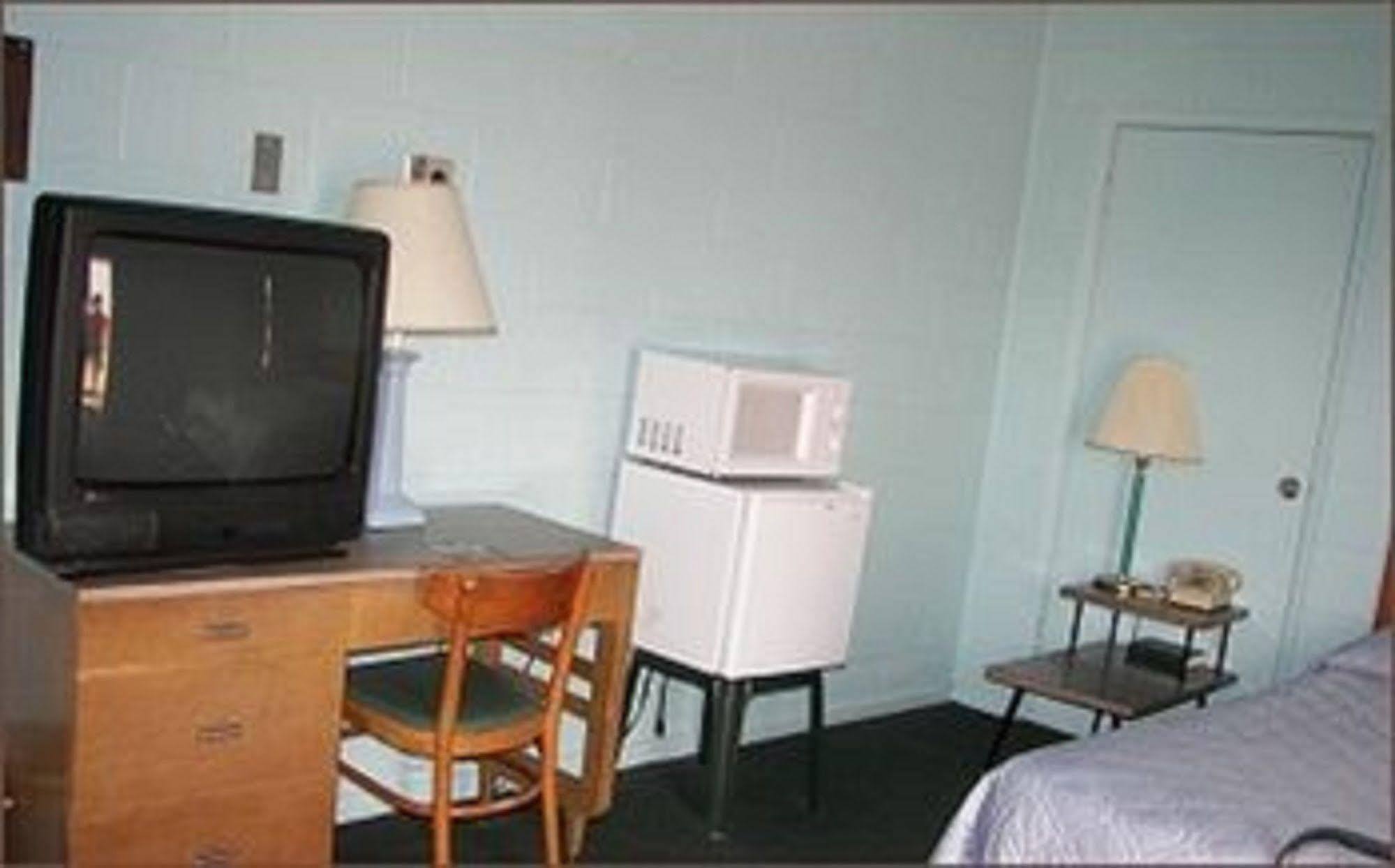 Holiday Host Motel Sonora Exterior photo