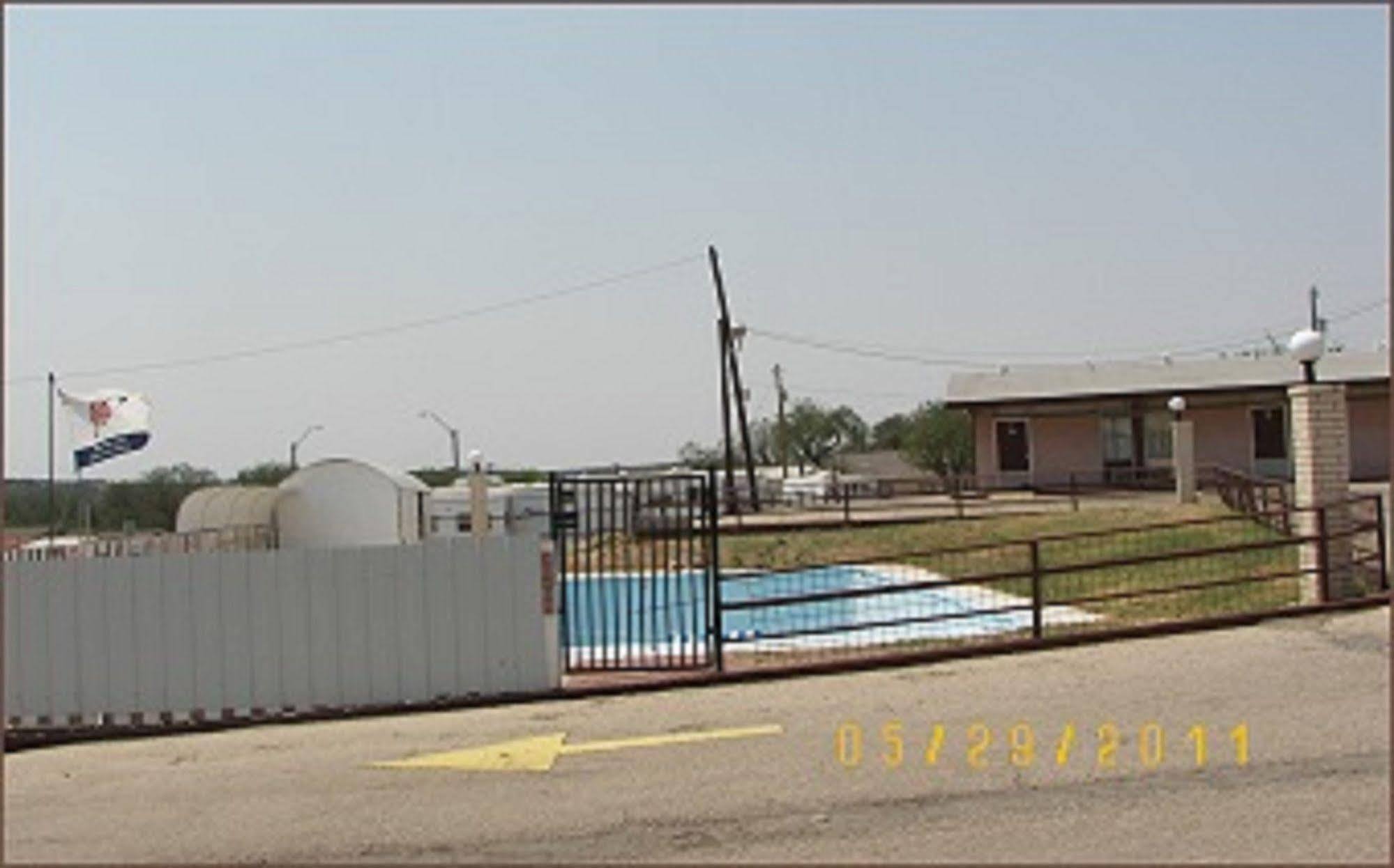 Holiday Host Motel Sonora Exterior photo